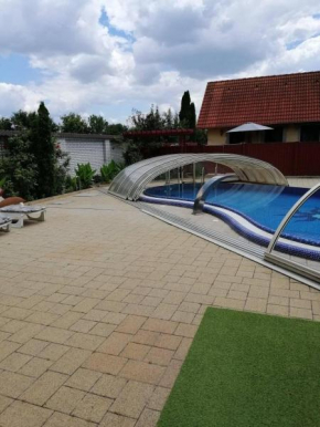 GOLDENVENDÉGHÁZ, Balatonszabadi